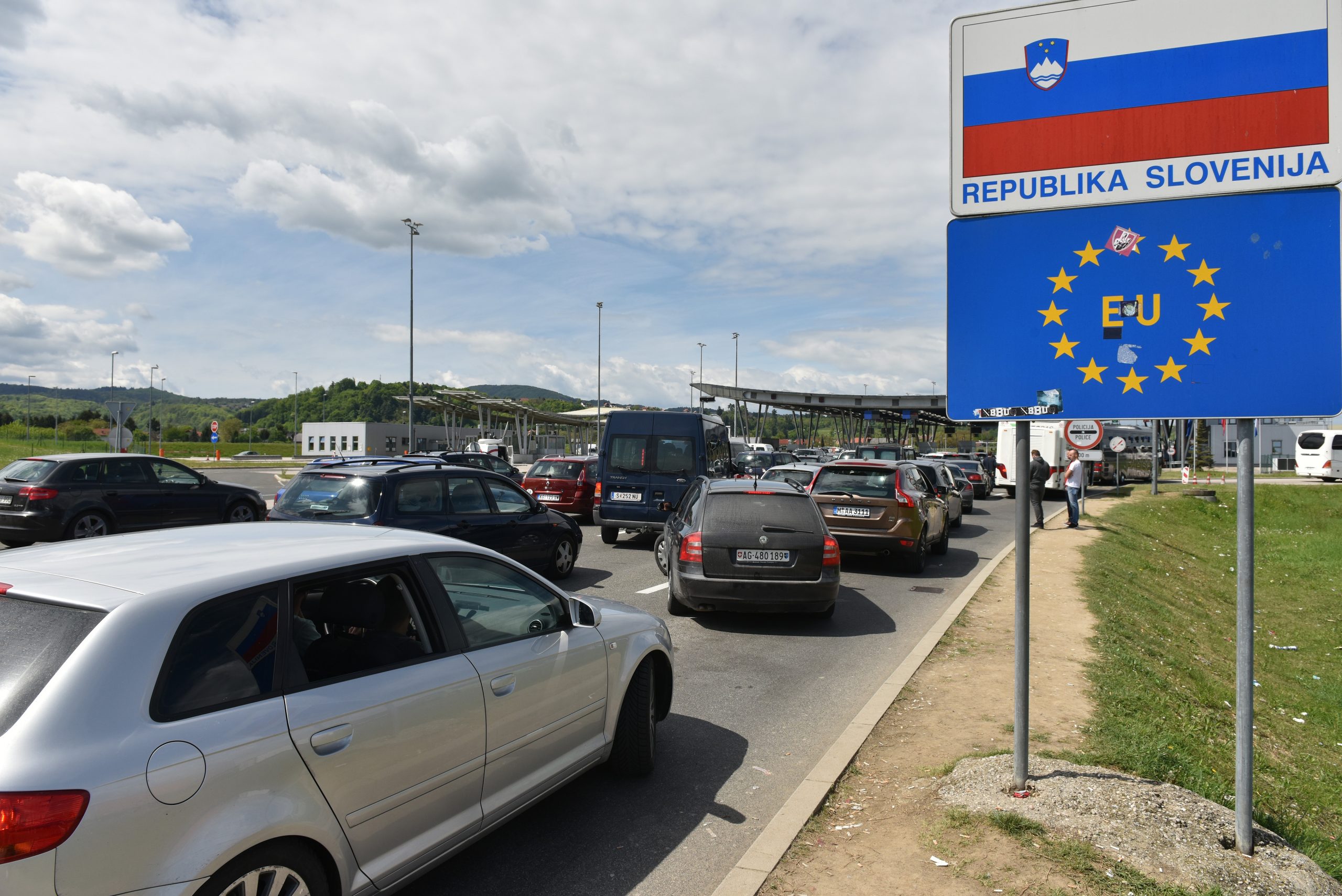 17.04.2017., Bregana - Na granicnom prijelazu Bregana na izlazak iz Hrvatske nakon Uskrsnih blagdana ceka se vise od sat vremena. 
Photo: Davor Visnjic/PIXSELL