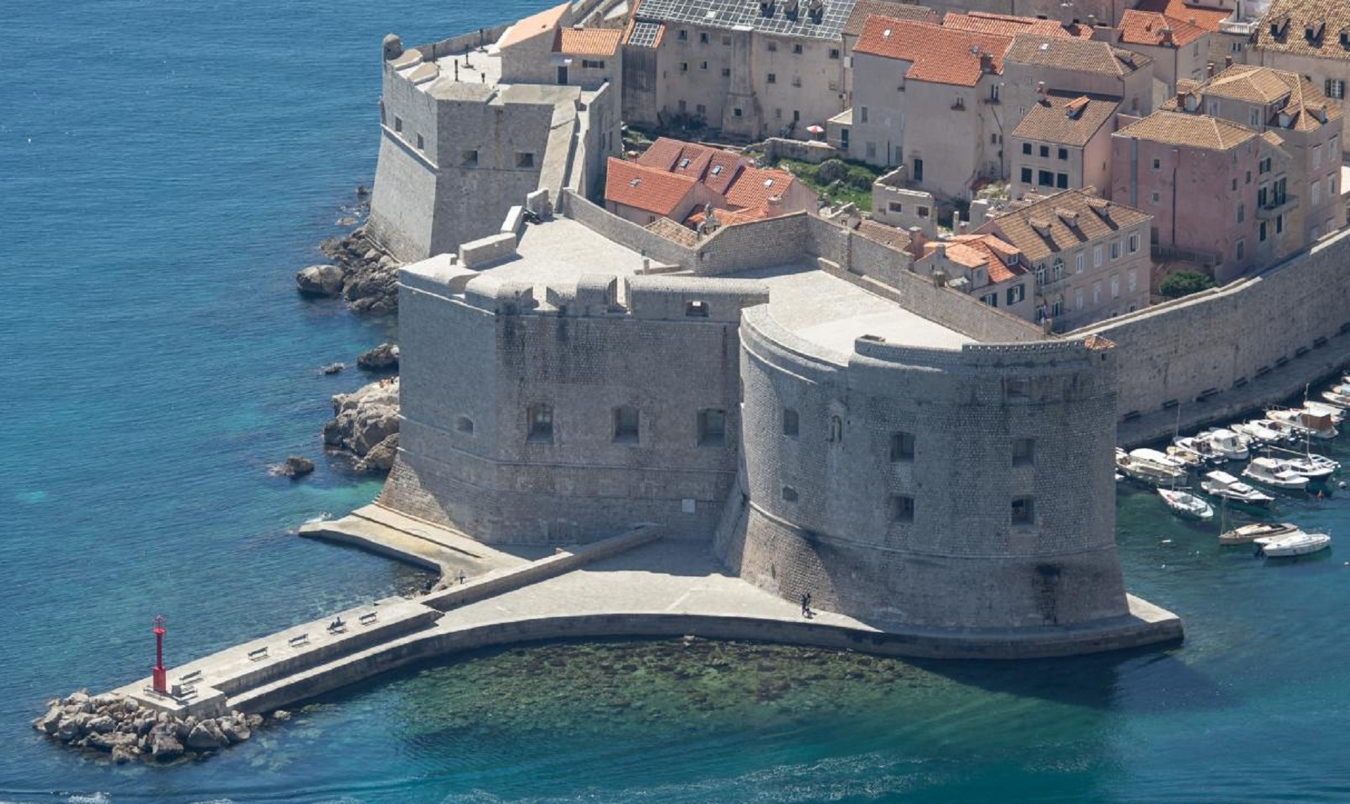 17.04.2020., Srdj, Dubrovnik - Pogled na povijesnu jezgru grada.
Photo: Grgo Jelavic/PIXSELL