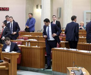 18.05.2020., Zagreb - Zastupnici su vecinom glasova donijeli odluku o raspustanju i time je zavrsen rad 9. saziva Hrvatskog sabora. Pedja Grbin, Davor Bernardic. 
Photo: Patrik Macek/PIXSELL