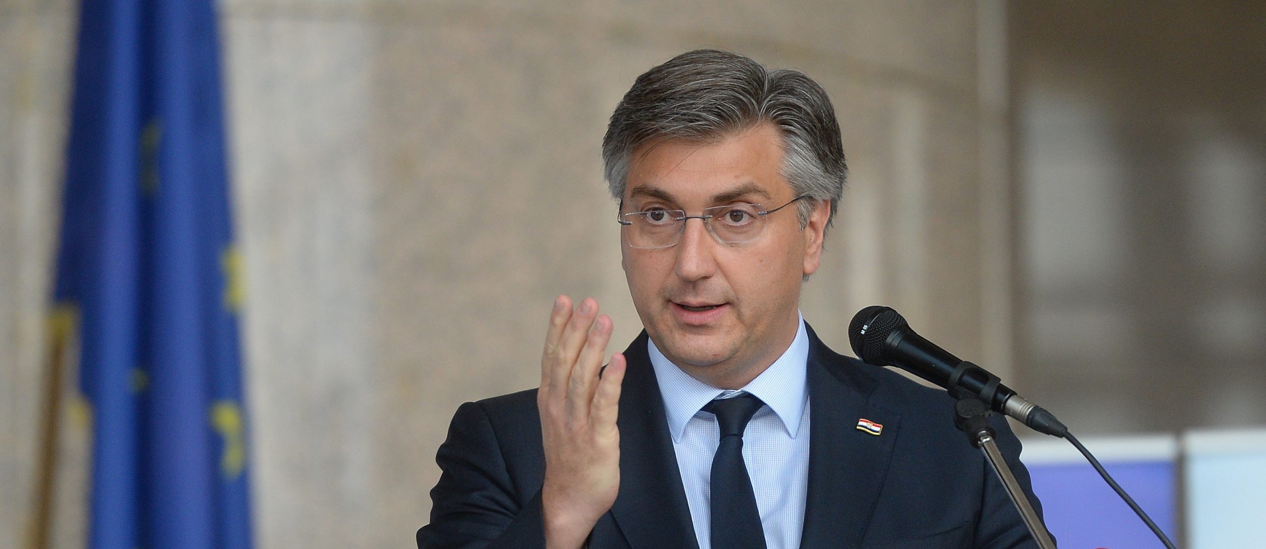 18.06.2020., NSK, Zagreb - Predsjednik Vlade Andrej Plenkovic, ministar rada i mirovinskoga sustava Josip Aladrovic i ravnatelj Hrvatskog zavoda za zaposljavanje Ante Loncar svecano su urucili ugovore o dodjeli bespovratnih sredstava u okviru Poziva "Zazeli – program zaposljavanja žena – faza II", koji se financiraju sredstvima Europskog socijalnog fonda u okviru Operativnog programa Ucinkoviti ljudski potencijali 2014.-2020..Photo: Marko Prpic/PIXSELL