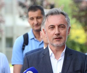 18.06.2020., Karlovac - Nositelji liste Domovinski pokret za VII. Izbornu jedinicu na celu sa predsjednikom stranke Miroslavom Skorom na konferenciji za medije predstavili program rada stranke. Medijima su se obratili nositelj liste u VII. Izbornoj jedinici Slaven Dobrovic, Lazar Grujic te Miroslav Skoro.
Photo: Kristina Stedul Fabac/PIXSELL