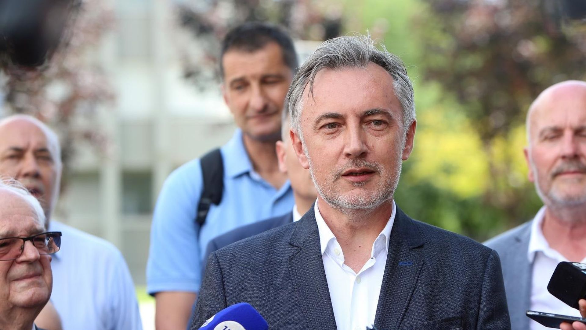18.06.2020., Karlovac - Nositelji liste Domovinski pokret za VII. Izbornu jedinicu na celu sa predsjednikom stranke Miroslavom Skorom na konferenciji za medije predstavili program rada stranke. Medijima su se obratili nositelj liste u VII. Izbornoj jedinici Slaven Dobrovic, Lazar Grujic te Miroslav Skoro.
Photo: Kristina Stedul Fabac/PIXSELL