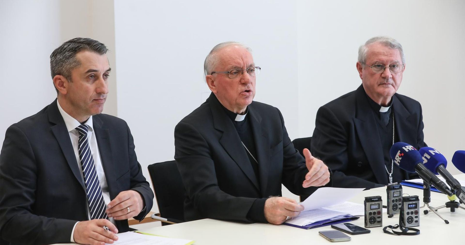 18.10.2019., Zagreb - U povodu 59. plenarnog zasjedanja Hrvatske biskupske konferencije odrzana je konferencija za medije kojoj su nazocili pozeski biskup Anton Skvorcevic i gospicko senjski biskup Zdenko Krizic. Photo: Robert Anic/PIXSELL