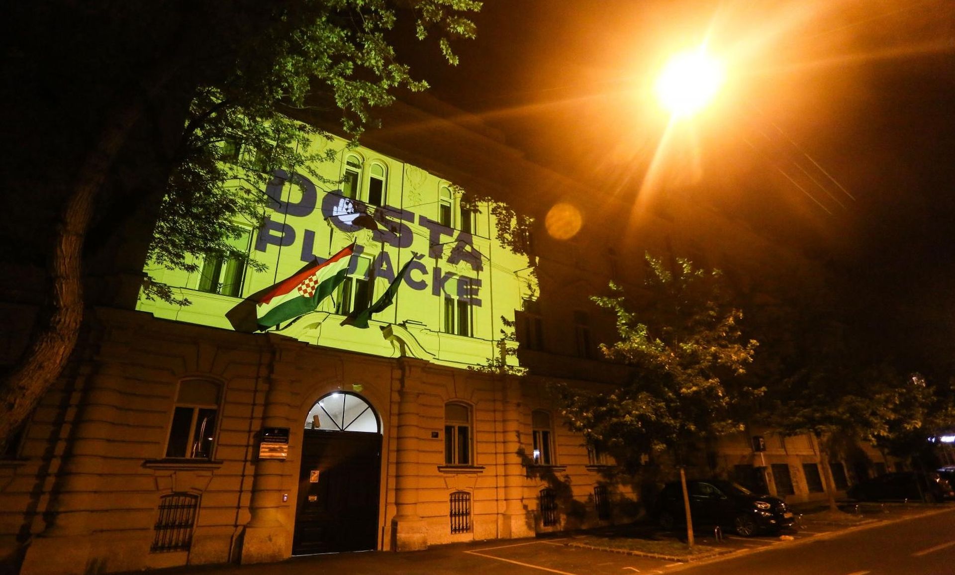 18.06.2020., Zagreb - Zivi Zid osvijetlio je zgradu Drzavnog odvjetnistva u Gajevoj ulici. Photo: Marin Tironi/PIXSELL