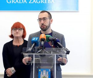 19.11.2019., Zagreb - U Gradskoj vijecnici odrzana je konferencija za medije Lijevog bloka. 


Tomislav Tomasevic, Rada Boric, Svibor Jancic, Zlatko Nikolic
Photo: Patrik Macek/PIXSELL