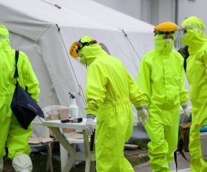 20.04.2020., Sarajevo, Bosna i Hercegovina - U tijeku je testiranje 40 radnika Gerontoloskog centra u Sarajevu, zbog kontakta sa korisnicom centra koja je pozitivna na Covid-19 virus. Photo: Armin Durgut/PIXSELL
