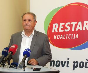 20.05.2020., Vukovar - Davor Bernardic predsjednik SDP danas je u Vukovaru govorio o aktualnoj politickoj situaciji i pripremama za parlamentarne izbore. Nazocnima su se obratili i predsjednik vukovarskog SDP-a Zeljko Sabo te gradonacelnik Nove Gradiske Vinko Grgic koji je i koordinator za V izbornu jedinicu 
Photo: Dubravka Petric/PIXSELL