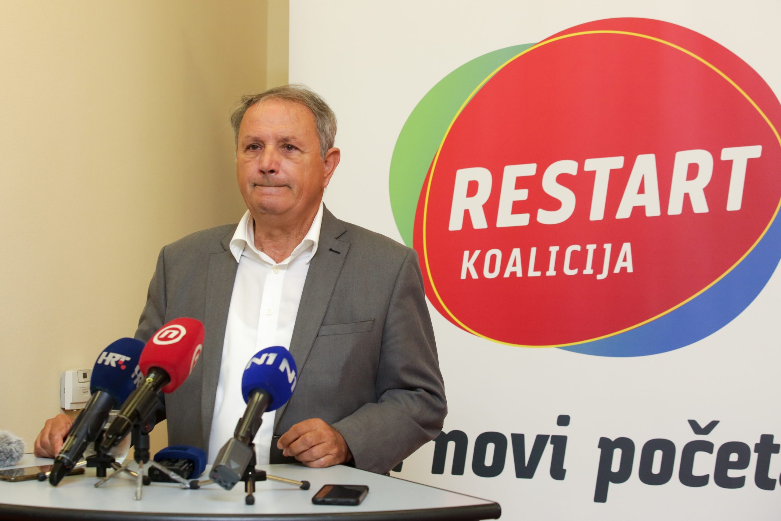 20.05.2020., Vukovar - Davor Bernardic predsjednik SDP danas je u Vukovaru govorio o aktualnoj politickoj situaciji i pripremama za parlamentarne izbore. Nazocnima su se obratili i predsjednik vukovarskog SDP-a Zeljko Sabo te gradonacelnik Nove Gradiske Vinko Grgic koji je i koordinator za V izbornu jedinicu 
Photo: Dubravka Petric/PIXSELL