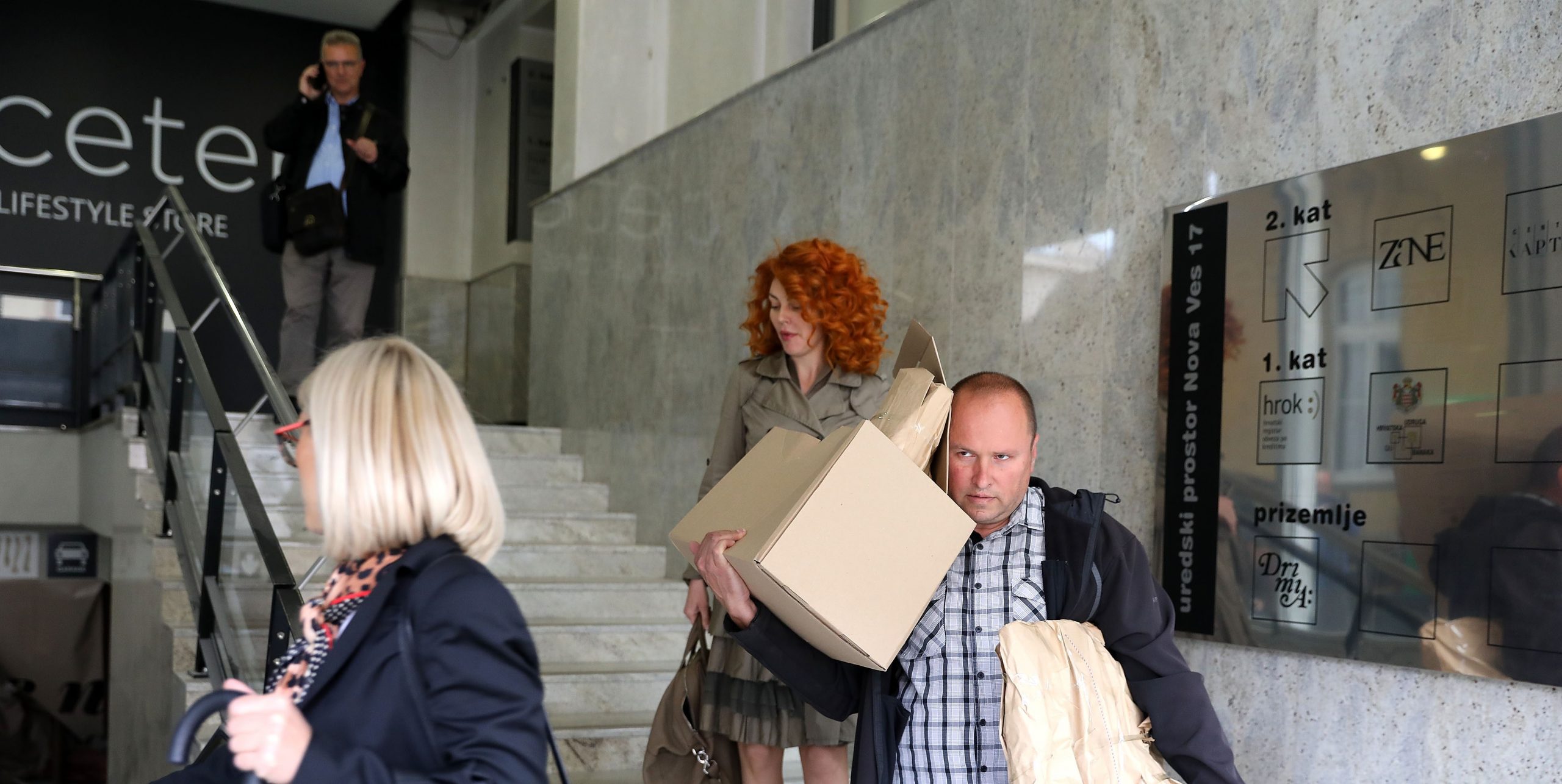 20.05.2020., Zagreb - Ana Karamarko izlazi u pratnji policije iz prostorija tvrtke Drimia. U ranim jutarnjim satima istrazitelji PNUSKOK-a su poceli pretrazivati poslovne prostore tvrtke Drimia Ane Karamarko, supruge bivseg potpredsjednika Vlade i bivseg celnika HDZ-a Tomislava Karamarka. Photo: Patrik Macek/PIXSELL