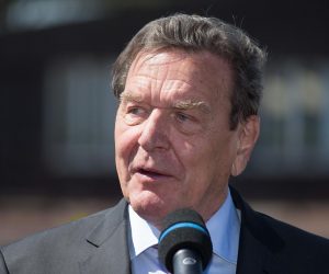 21.04.2016., Beograd, Republika Srbija - Bivsi njemacki kancelar Gerhard Schroeder na konferenciji za novinare nakon sastanka sa srbijanskim premijerom Aleksandrom Vucicem. 
Photo: Srdjan Ilic/PIXSELL