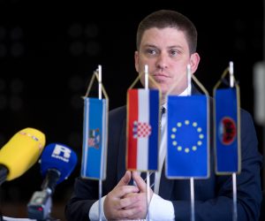 22.5.2020., Rijeka - Ministar mora, prometa i infrastrukture Oleg Butkovic i gradonacelnik Rijeke Vojko Obersnel potpisali su ugovor o dodjeli koncesije za posebnu upotrebu pomorskog dobra u svrhu odvijanja programa Rijeka - Europska prijestolnica kulture (EPK) 2020. Photo: Nel Pavletic/PIXSELL