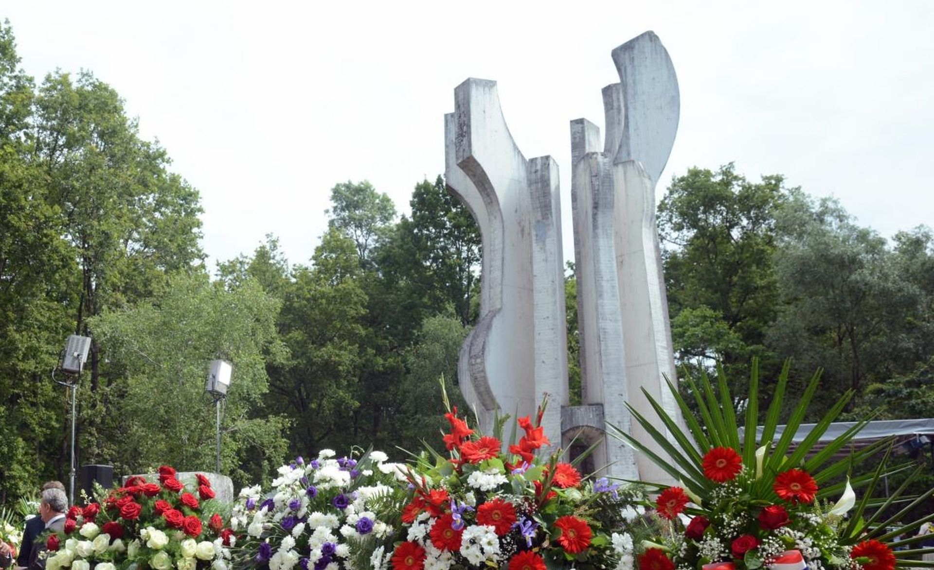 22.06.2014., Sisak - U Spomen parku Brezovica pod pokroviteljstvom predsjednika Ive Josipovica odrzana je sredisnja proslava Dana antifasisticke borbe kojoj su nazocili prdsjednik RH Ivo Josipovic i premijer Zoran Milanovic te predstavnici Sabora RH i druga brojna izaslanstva. Photo:Nikola Cutuk/PIXSELL
