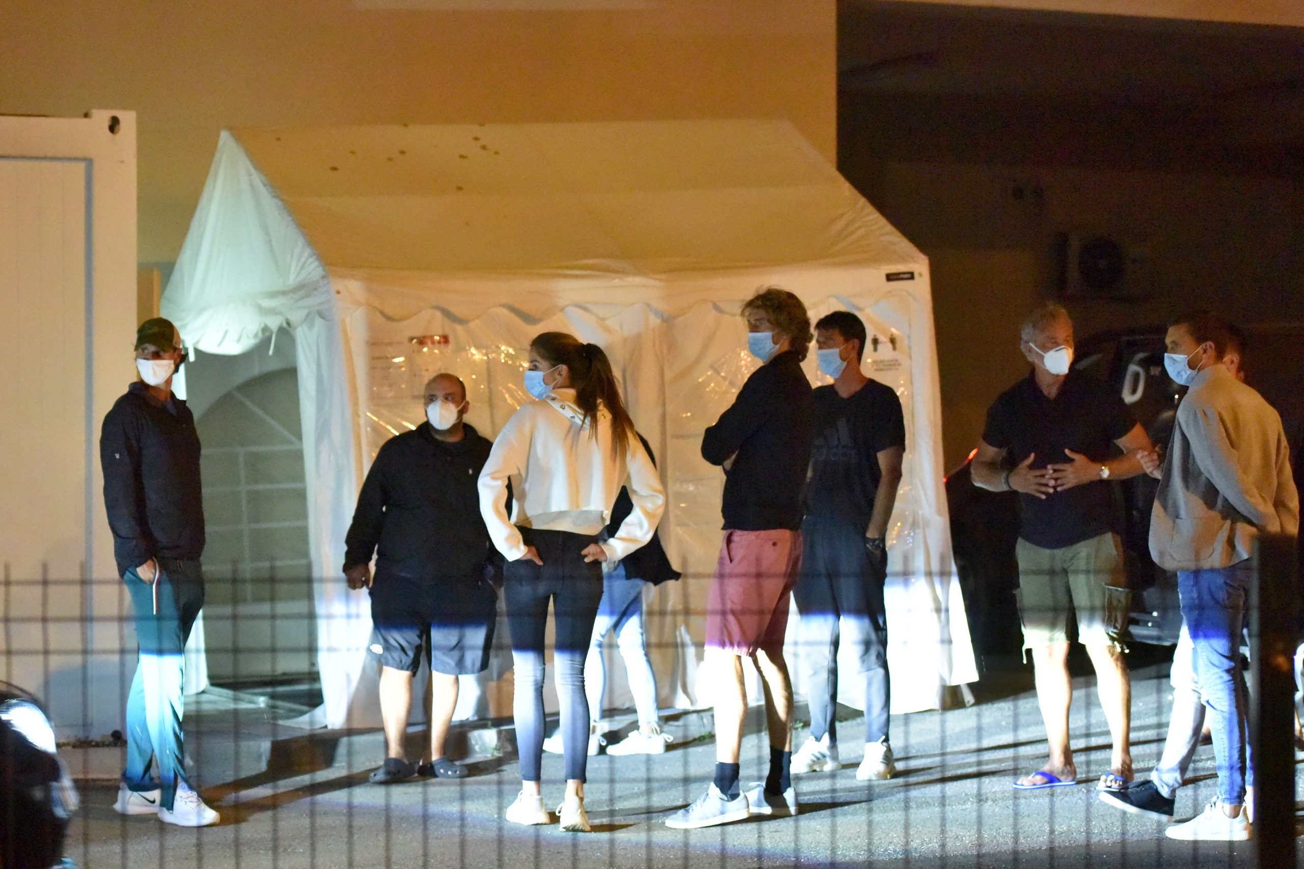 21.06.2020., Zadar - Kasno sinoc ispred Zavoda za javno zdravstvo testirani su tenisaci koji su bili u kontaktu sa zarazenim Grigorom Dimitrovom. Alexander Zverev.

Photo: Dino Stanin/PIXSELL