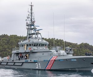 22.06.2020., Cavtat, Konavle - Predsjednik RH Zoran Milanovic otisao je u dvodnevni posjet Crnoj Gori,i z Cavtata, obalnim ophodnim brodom Hrvatske ratne mornarice ‘Omis’. 
Photo: Grgo Jelavic/PIXSELL