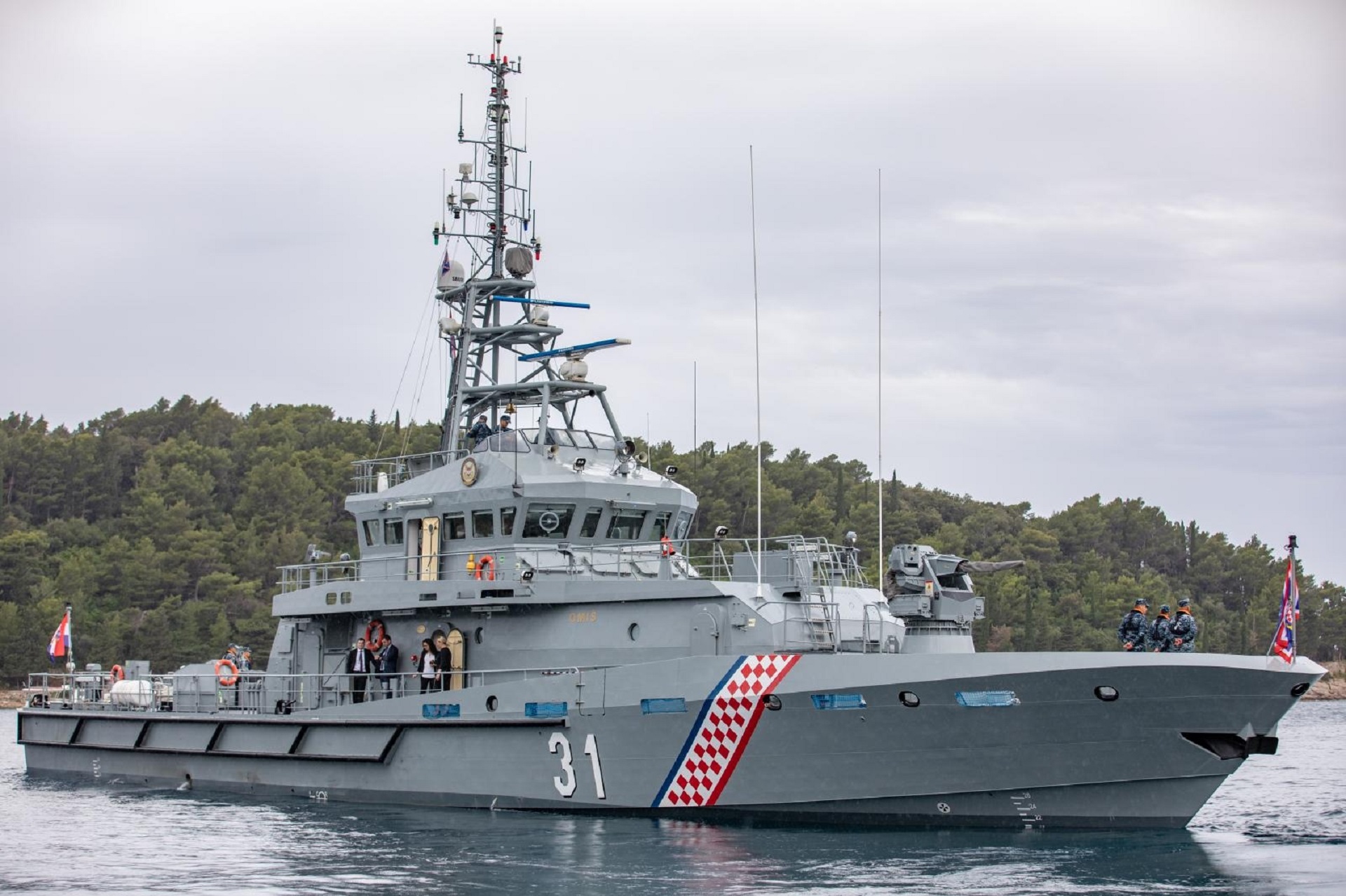 22.06.2020., Cavtat, Konavle - Predsjednik RH Zoran Milanovic otisao je u dvodnevni posjet Crnoj Gori,i z Cavtata, obalnim ophodnim brodom Hrvatske ratne mornarice ‘Omis’. 
Photo: Grgo Jelavic/PIXSELL
