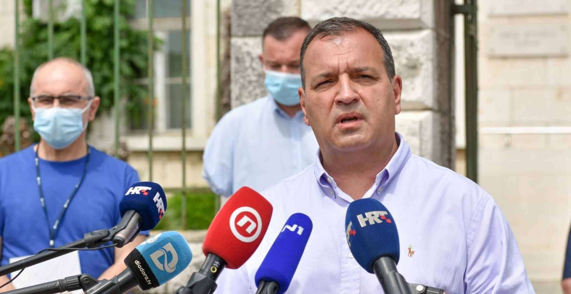 22.06.2020., Zadar - Ministar zdravstva Vili Beros doputovao je hitno u Zadar. Ispred Opce bolnice odrzao je konferenciju za medije o novonastaloj situaciji zaraze na teniskom turniru. 
Photo: Dino Stanin/PIXSELL
