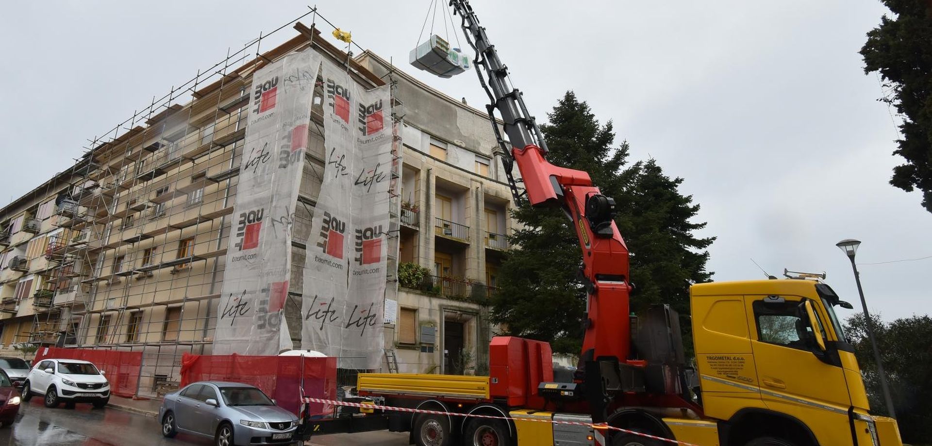 Pula: Energetska obnova bloka zgrada u Istarskoj i Amfiteatarskoj ulici 23.01.2019., Pula - U sklopu gradskog projekta Dolcevita u tijeku je energetska obnova bloka zgrada u Istarskoj i Amfiteatarskoj ulici.
Photo: Dusko Marusic/PIXSELL