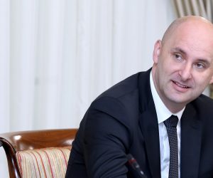 23.05.2019., Zagreb - Vlada RH odrzala je 158. sjednicu na kojoj je, uz ostalo, raspravljala o godisnjem izvjescu o obrani za 2018. godinu i izmjenama i dopunama Zakona o obrani. Potpredsjednik Vlade i ministar poljoprivrede Tomislav Tolusic.
Photo: Patrik Macek/PIXSELL