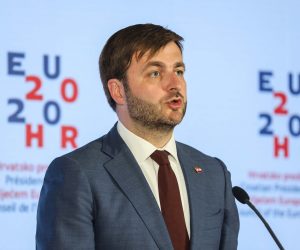23.06.2020., Zagreb - Putem videokonferencije odrzan je neformalan sastanak putem videokonferencije ministara i ministrica drzava clanica Europske unije za okolis i klimu. Ministar zastite okolisa i energetike Tomislav Coric sudjelovao je na videokonferenciji iz Nacionalne i sveucilisne knjiznice. Photo: Jurica Galoic/PIXSELL/EU2020HR