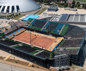 23.06.2020., Zadar - Na Visnjiku je u tijeku demontaza tribina na kojima se odrzavao teniski turnir Adria Tour koji je prekinut zbog zaraze koronavirusom. Photo: Dino Stanin/PIXSELL