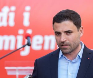 23.6.2020., Rijeka - Predsjednik SDP-a i lider RESTART koalicije Davor Bernardic u sklopu izborne kampanje predstavio je kandidate s liste RESTART koalicije u osmoj izbornoj jedinici. Photo: Nel Pavletic/PIXSELL
