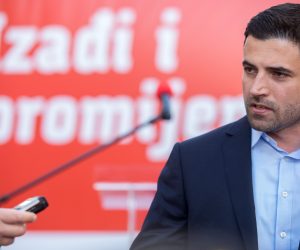 23.6.2020., Rijeka - Predsjednik SDP-a i lider RESTART koalicije Davor Bernardic u sklopu izborne kampanje predstavio je kandidate s liste RESTART koalicije u osmoj izbornoj jedinici. Photo: Nel Pavletic/PIXSELL