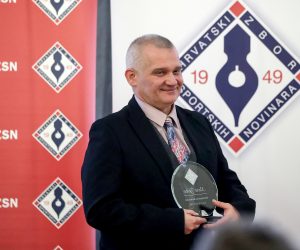 24.02.2020., Zagreb, Novinarski dom - Dodjela godisnje novinarske nagrade i priznanje HZSN-a za 2019. godinu.  Mario Zorko urednik Sportskih novosti  primio je priznanje za komentar.
Photo: Igor Kralj/PIXSELL
