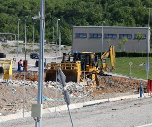24.05.2019., Rijeka - Konferencija za medije clanova udruge Krizni eko stozer Mariscina na ulazu u Zupanijski centar za gospodarenje otpadom Mariscina.  Photo: Goran Kovacic/PIXSELL