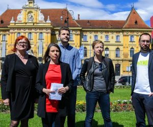 27.05.2020., Zagreb - Zajednicku konferenciju za medije odrzali su partneri iz politicke stranke Mozemo, Zagreb je nas, i Nova ljevica, a sazvana je povodom postavljanja zastava "Hoda za zivot" nakon zastava Zagreb Pridea od strane Grada. Rada Boric, David Bilic, Katarina Peovic, Danijela Dolenec, Tomislav Tomasevic. Photo: Josip Regovic/PIXSELL