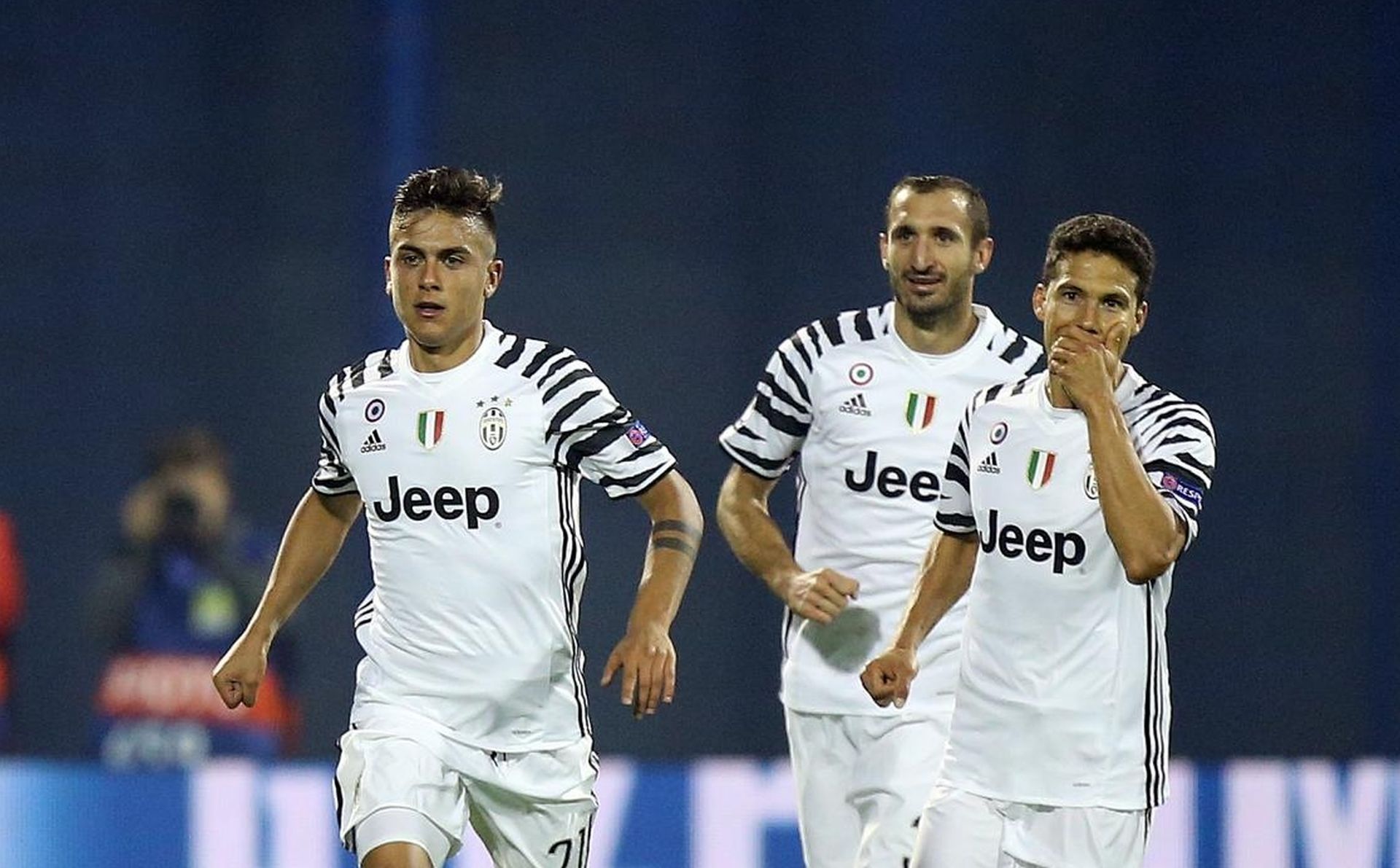 27.09.2016., stadion Maksimir, Zagreb - Liga prvaka, skupina H, 2. kolo, GNK Dinamo - Juventus FC. Paulo Dybala, Hernanes.
Photo: Goran Stanzl/PIXSELL