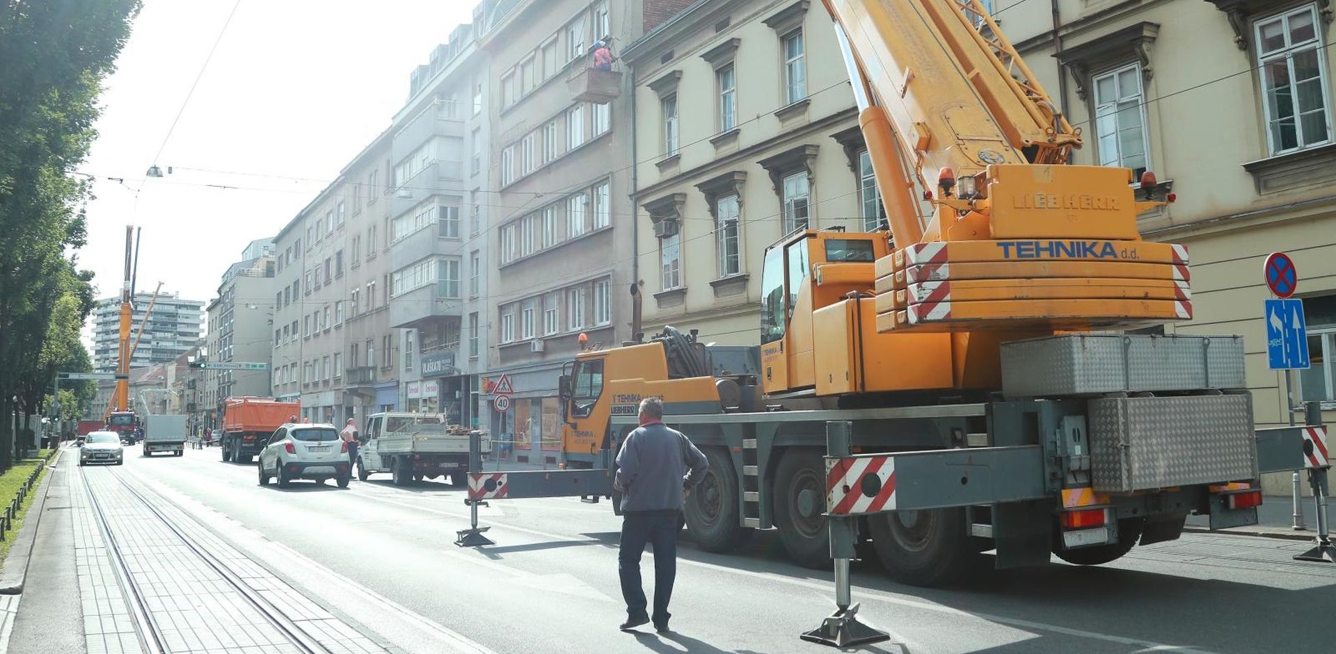 28.05.2020., Zagreb - Zbog potrebe izvodjenja radova sanacije od potresa zatvoren je promet u Vlaskoj ulici izmedju A. Bauera do Domjaniceve ulice. Photo: Sanjin Strukic/PIXSELL