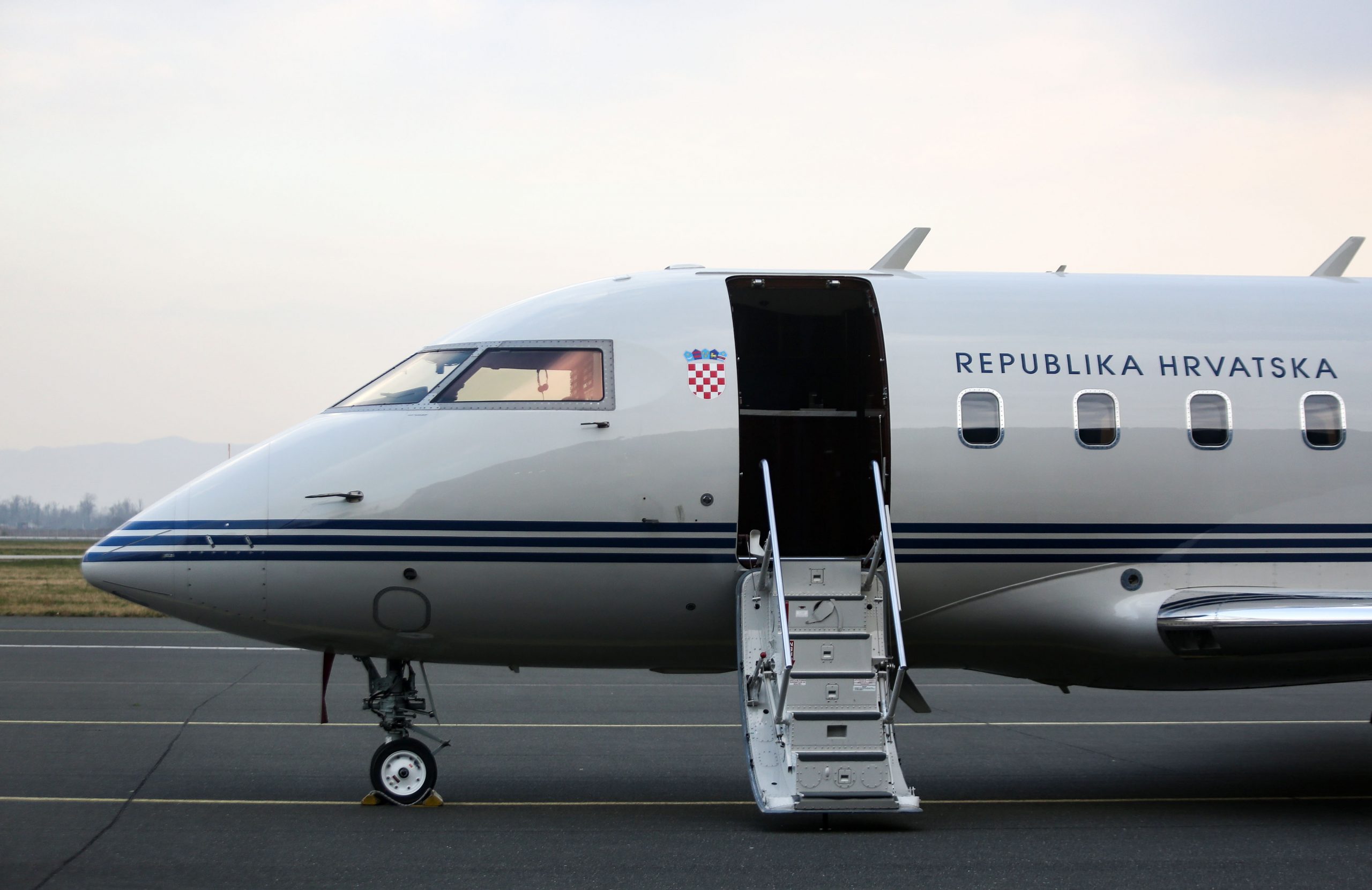 29.03.2020., Zagreb - Ispracaj zrakoplova Vlade RH na Medjunarodnoj zracnoj luci dr. Fraanjo Tudjman s vojnim medicinskim timom koji putuje za Litvu.
Photo: Marin Tironi/PIXSELL
