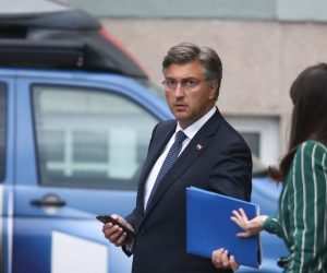 29.06.2020. Zagreb - Dolazak Andreja Plenkovica i Davora Bernardica na suceljavanje RTL televiziju.
Photo: Matija Habljak/PIXSELL