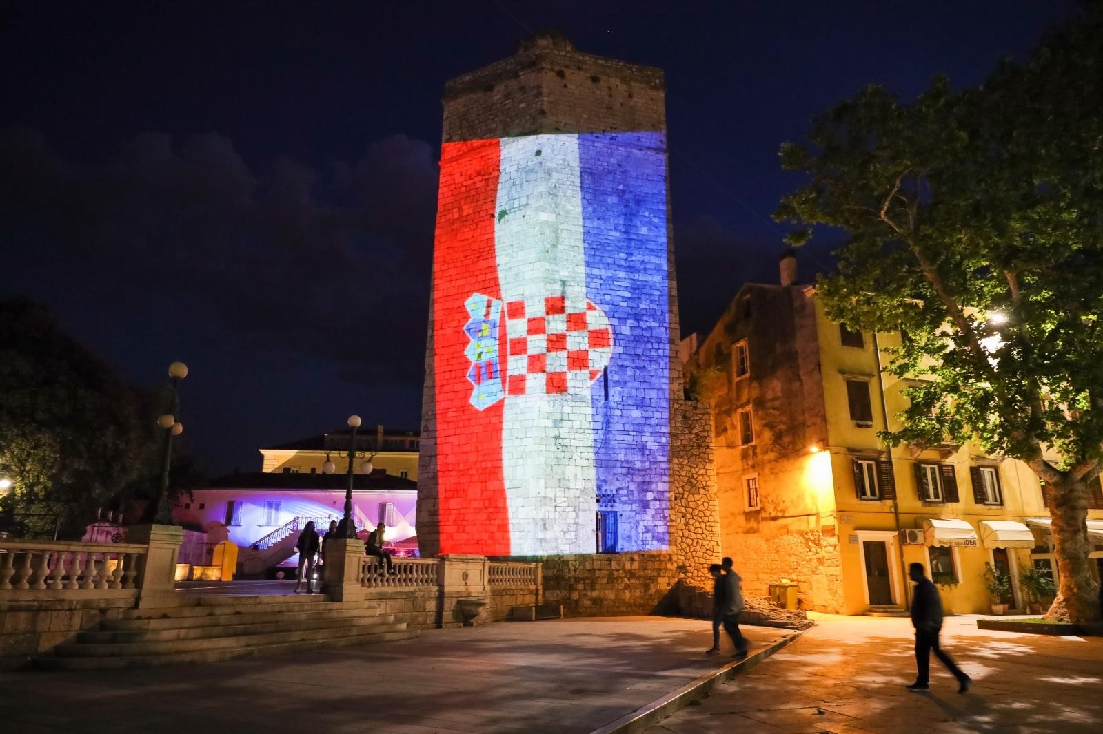 29.05.2020., Zadar - Povodom Dana drzavnosti djelovi grada zasjali su obojeni. Pozdrav suncu zasvjetlio je u bojama hrvatskog grba, a ulice su bile obasjane trobojnicama u spomen na konstituiranje prvog Sabora. 
Photo: Dino Stanin/PIXSELL