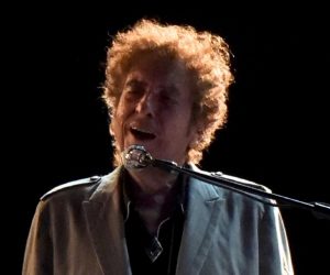 FILE PHOTO: Bob Dylan performs during the Firefly Music Festival in Dover, Delaware FILE PHOTO: File photo: Bob Dylan performs during the Firefly Music Festival in Dover, Delaware, U.S. June 17, 2017. Picture taken June 17, 2017. REUTERS/Mark Makela/File Photo Mark Makela