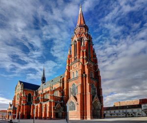 Osijek, 05.02.2017 - Osjeèka konkatedrala Svetog Petra i Pavla.
foto HINA/ Damir SENÈAR /ds