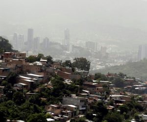 epa08511240 A view of the Saharan dust cloud over Tegucigalpa, Honduras, 26 June 2020. Saharan dust is a normal phenomenon in Latin America, but this time it has been so extreme that many countries are alarming inhabitants for air pollution levels.  EPA/Gustavo Amador