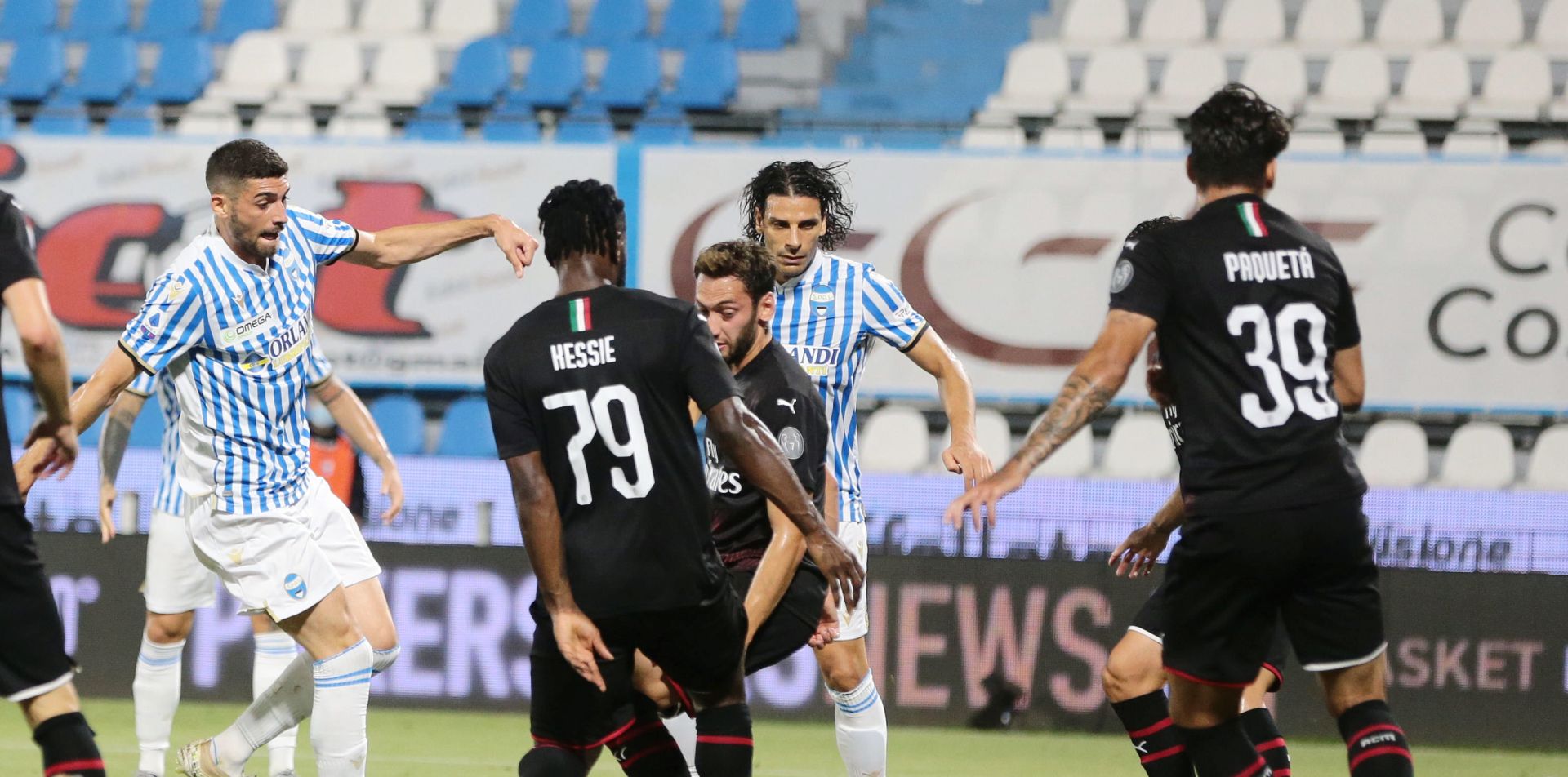 epa08521688 Spal's Mattia Valoti (L) scores a goal during the Italian Serie A soccer match between S.P.A.L Ferrara and AC Milan at Paolo Mazza stadium in Ferrara, Italy, 01 July 2020.  EPA/ELISABETTA BARACCHI