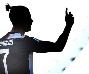 epaselect epa08527265 Juventus' Cristiano Ronaldo celebrates after scoring the 3-1 lead during the Italian Serie A soccer match between Juventus FC and Torino FC in Turin, Italy, 04 July 2020.  EPA/ALESSANDRO DI MARCO