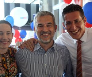 Zagreb, 5.7.2020 - Most nezavisnih lista dočekuje rezultate parlamentarnih izbora u restoranu Rougemarin. Na slici Marija Selak Raspudić, Nino Raspudić i Zvonimir Troskot.
Foto HINA/ Dario GRZELJ/ dag