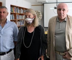 Zagreb, 08.07.2020. - Documenta - Centar za suoèavanje s proloæu organizirao je raspravu "SREBRENICA 25: relativiziranje genocida i drugih ratnih zloèina" u dvorani Kuæe ljudskih prava. Na fotografiji Hrvoje Klasiæ, Vesna Tereliè,  arko Puhovski. foto HINA/ Lana SLIVAR DOMINIÆ/ lsd