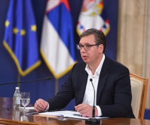 Beograd, 08.07.2020 - Predsjednik Srbije Aleksandar Vuèiæ obratio se graðanima Republike Srbije.
foto HINA/ TANJUG/Dragan KUJUNDIÆ/ ik