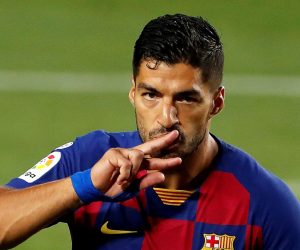 epa08535515 FC Barcelona's Luis Suarez celebrates after scoring a goal during the Spanish LaLiga soccer match between FC Barcelona and RCD Espanyol at Camp Nou stadium in Barcelona, north-eastern Spain, 08 July 2020.  EPA/ALBERTO ESTEVEZ