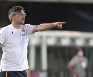 epa08537588 Hellas Verona's head coach Ivan Juric gestures during the Italian Serie A soccer match Hellas Verona vs FC Inter at Bentegodi stadium in Verona, Italy, 09 July 2020.  EPA/EMANUELE PENNACCHIO