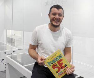 Zagreb, 13.7.2020. - Priča o najmlađem hrvatskom inovatoru Ivanu Mrvošu, kojega je sveučilište MIT nominiralo za Forbesovu listu 30 najperspektivnijih mladih poduzetnika, uvrštena je u knjigu "Pokreni se" (Obični klinci s neobičnim pričama) engleske spisateljice Amande Li objavljene u izdanju Profila.
foto HINA/ Profil knjiga/ ml