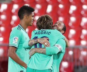 epa08544332 Real Madrid's Sergio Ramos (R) and Luka Modric celebrated after winning the Spanish LaLiga soccer match between Granada CF and Real Madrid at Los Carmenes stadium in Granada, southern Spain, 13 July 2020.  EPA/JUANJO MARTIN