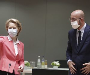 epa08551317 President of the European Commission Ursula von der Leyen (L) and European Council President Charles Michel (R) at the start of an EU summit at the European Council building in Brussels, Belgium, 17 July 2020. European Union nations leaders meet face-to-face for the first time since February to discuss plans responding to coronavirus crisis and new long-term EU budget at the special European Council on 17 and 18 July.  EPA/STEPHANIE LECOCQ / POOL