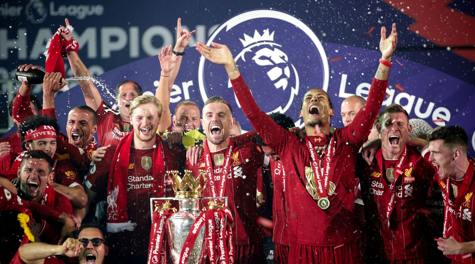 epa08561556 Liverpool's Jordan Henderson (C) and his teammate Virgil van Dijk (3-R) celebrate with the Premier League trophy following the English Premier League soccer match between Liverpool FC and Chelsea FC in Liverpool, Britain, 22 July 2020.  EPA/Phil Noble/NMC/Pool EDITORIAL USE ONLY. No use with unauthorized audio, video, data, fixture lists, club/league logos or 'live' services. Online in-match use limited to 120 images, no video emulation. No use in betting, games or single club/league/player publications.