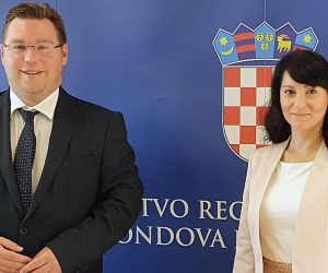Zagreb, 24.7.2020.- Nova ministrica regionalnoga razvoja i fondova Europske unije Nataa Tramiak preuzela je dunost od svog prethodnika Marka Paviæa. 
foto HINA/ MRRFEU/ ua