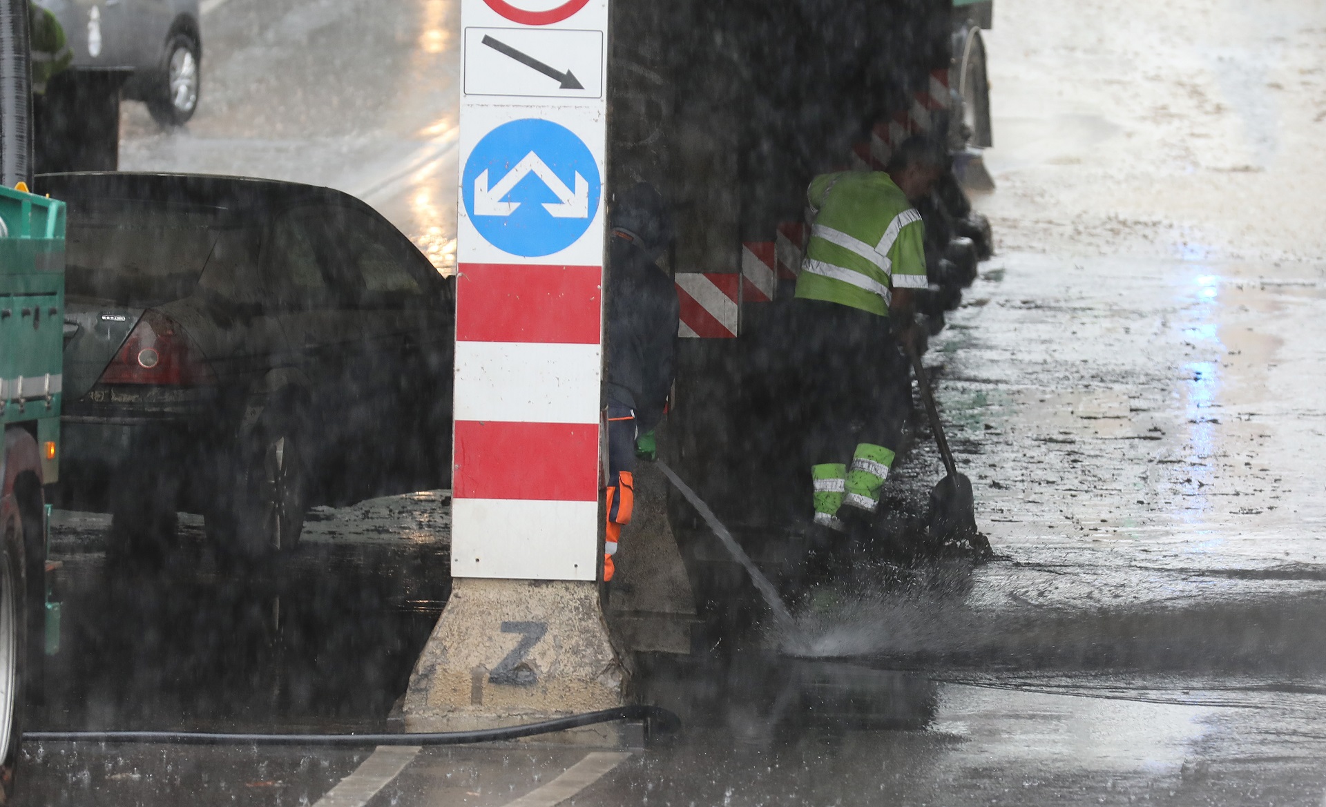 Zagreb, 25.07.2020. - Zatvoreni podhodnik u Miramarskoj uslijed jakih oborina..
foto HINA/ Admir BULJUBAŠIĆ/ abu
